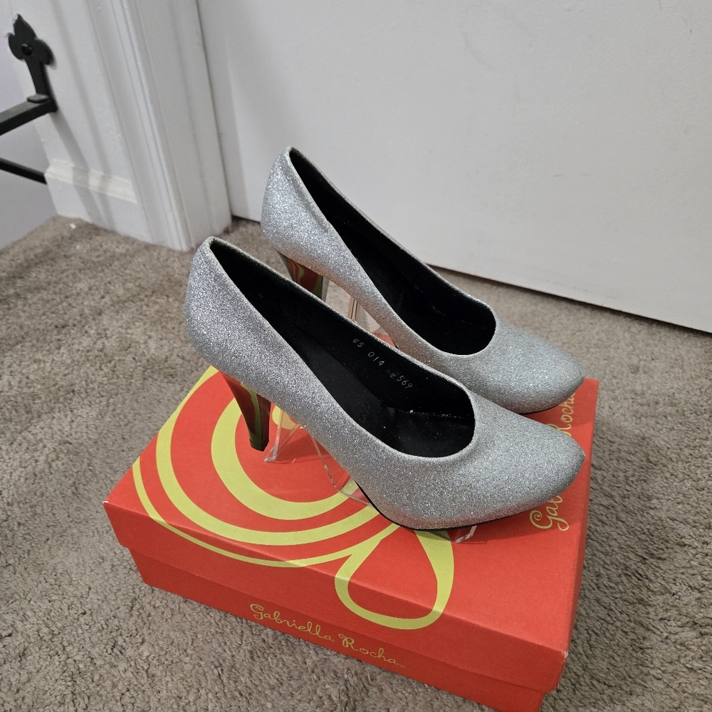 Women Heels - Picture 5 of 13
